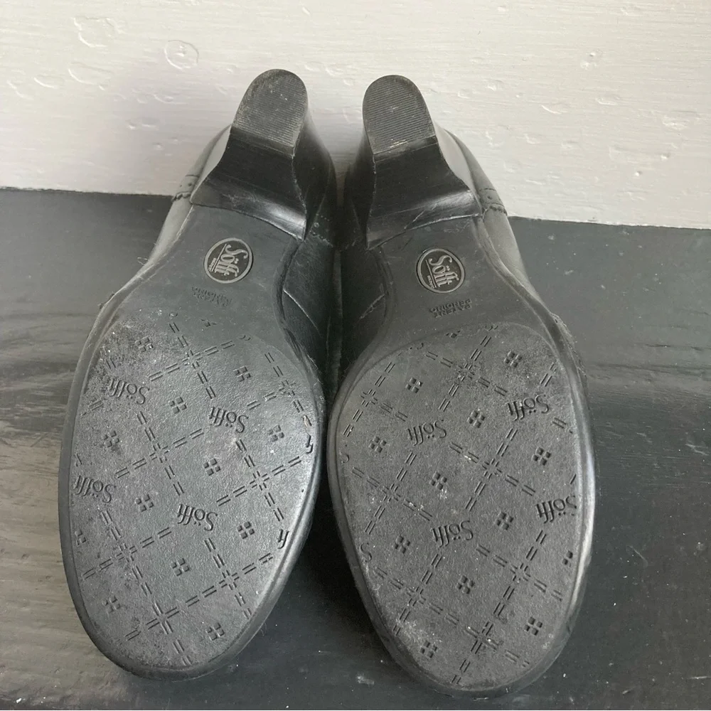 Sofft Leather Tassel Closed Toe Heels - Picture 5 of 8